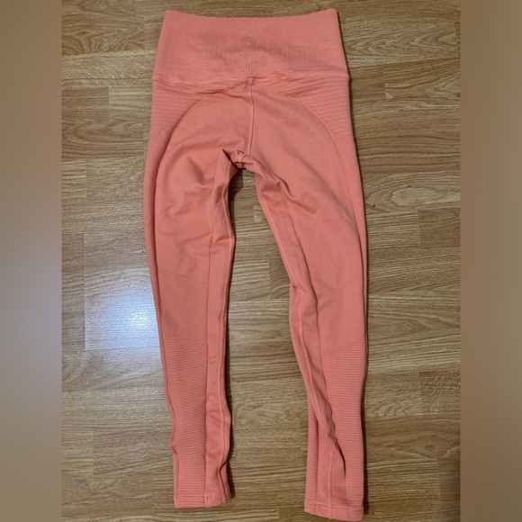 Avocado Yoga Set - Picture 4 of 7